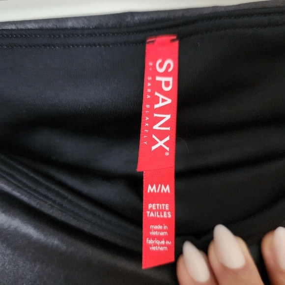 SPANX | Faux Leather High Waisted Leggings in Black - Size M Petite - Picture 6 of 8